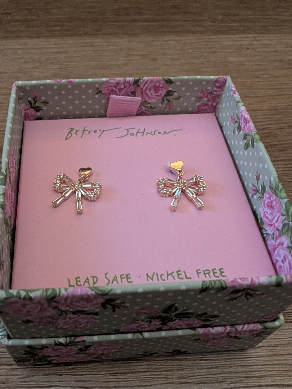 Betsey Johnson Summer Jewelry 4pc Set; 3 Pairs of Earrings & a Necklace - Picture 6 of 15